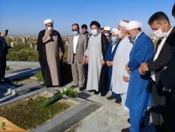 سرپرست حجاج ایرانی به مقام شهدای بندر ترکمن ادای احترام کرد
 2