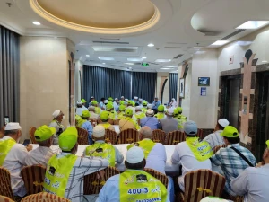 برگزاری اولین جلسه محفل انس و معرفت با حضور زائران استان خراسان شمالی در مدینه منوره