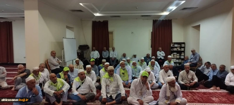 برگزاری اولین محفل انس با قرآن با حضور زائران کاروان مشترک (شیعه و اهل سنت) در مکه مکرمه
