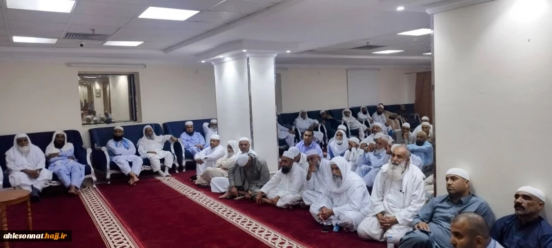 گزارش تصویری/  برگزاری محفل انس با قرآن با حضور زائران سیستان و بلوچستان در هتل مکه کنکورد