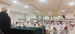 نمایش وحدت و همدلی اسلامی در سرزمین وحی؛ زائران شیعه و سنی ایران در کنار یکدیگر 7