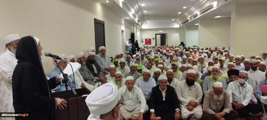 نمایش وحدت و همدلی اسلامی در سرزمین وحی؛ زائران شیعه و سنی ایران در کنار یکدیگر 7