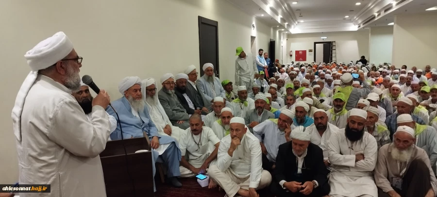نمایش وحدت و همدلی اسلامی در سرزمین وحی؛ زائران شیعه و سنی ایران در کنار یکدیگر 8