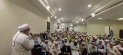 نمایش وحدت و همدلی اسلامی در سرزمین وحی؛ زائران شیعه و سنی ایران در کنار یکدیگر 9