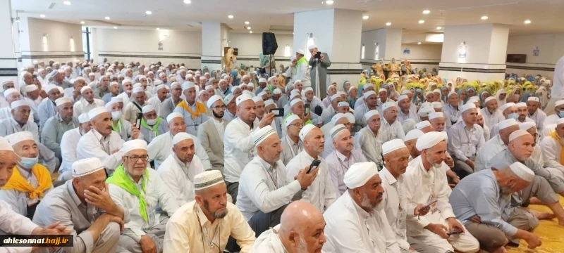 همدلی زائران اهل سنت گلستان با مردم مظلوم غزه در جوار بیت‌الله‌الحرام